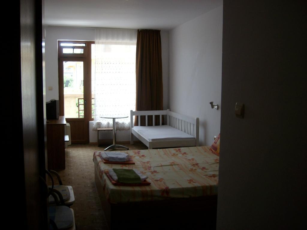 Hotel Neven Приморско Номер фото